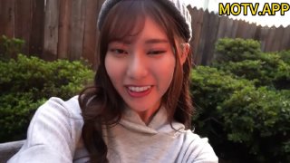 清纯甜美刚播贫乳嫩妹和炮友大秀 特写舔屌活比较生疏 第一视角抽插多毛骚穴 没插几下流出白浆特写